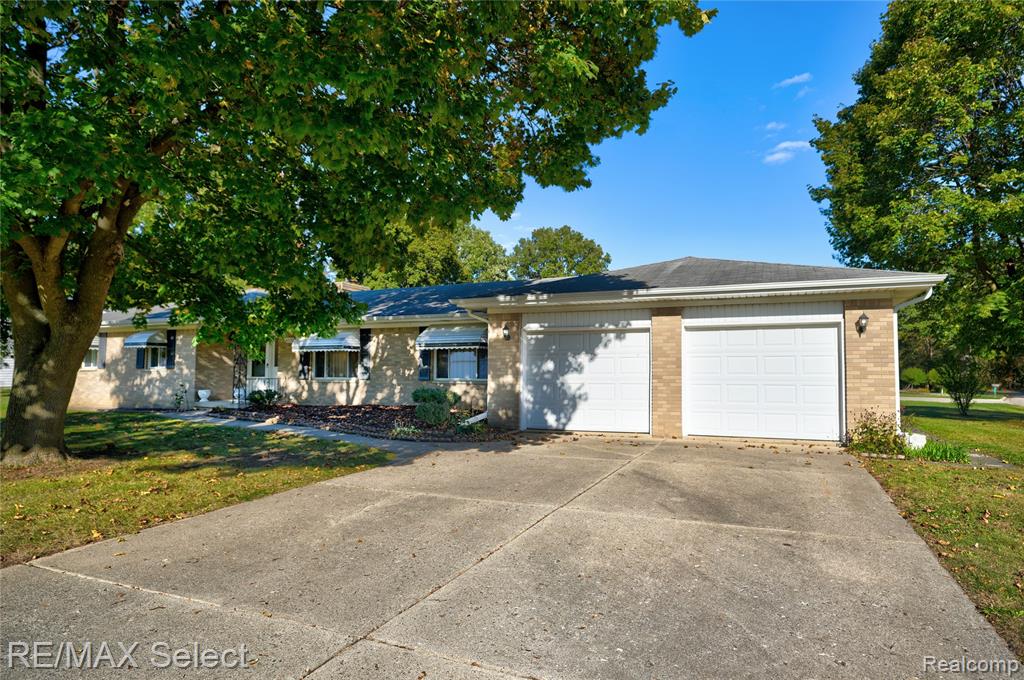 4290 Hedgethorn Circle, Burton, MI 48509 — Photo 57