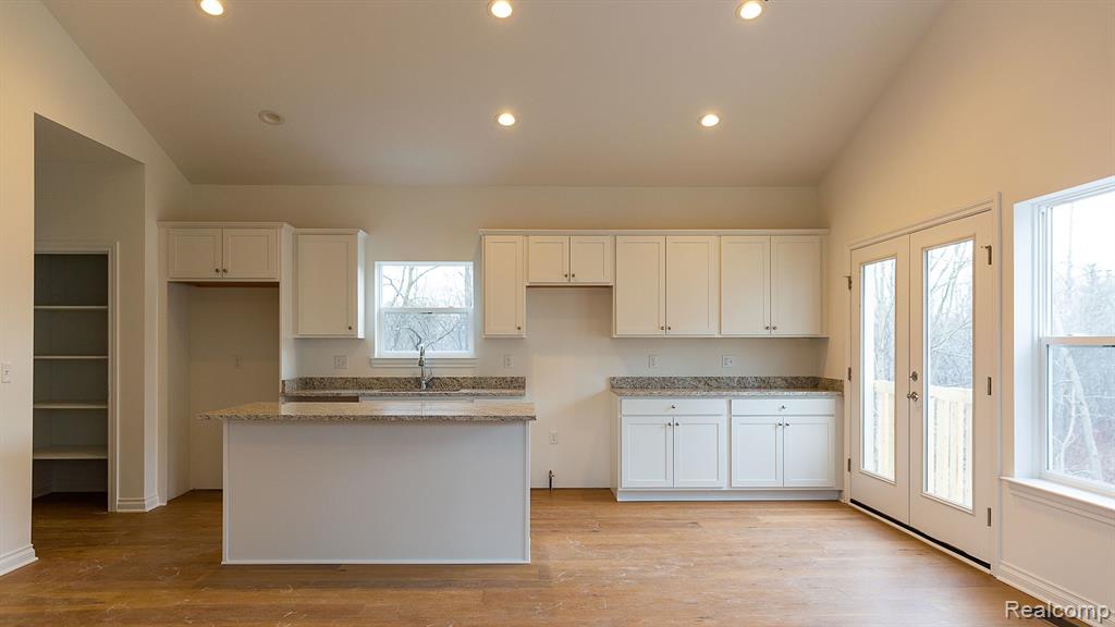 74 GUANONOCQUE Street, Auburn Hills, MI 48326 — Photo 5