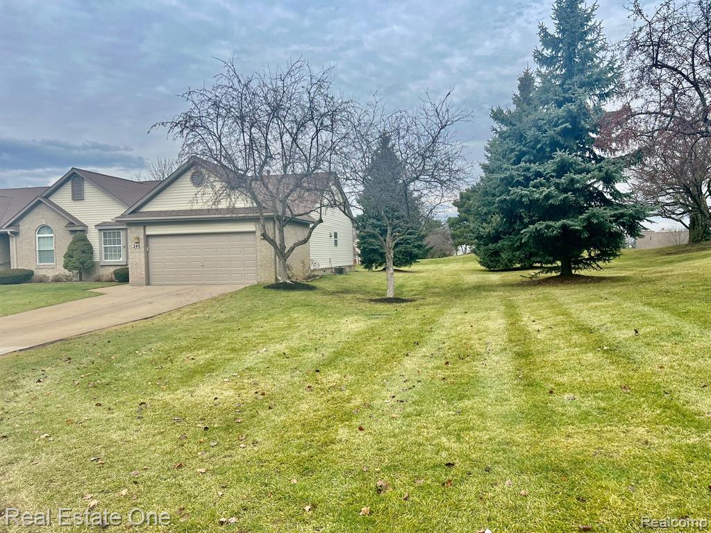 240 WINDING BROOK, 104, Commerce Twp, MI 48390 — Photo 2