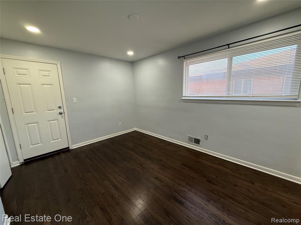 8064 WHITEFIELD Street, Dearborn Heights, MI 48127 — Photo 11
