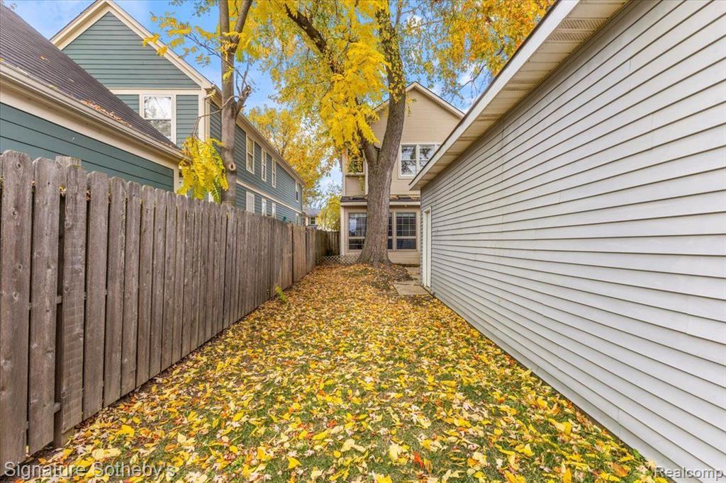 888 HUMPHREY AVE, Birmingham, MI 48009 — Photo 20