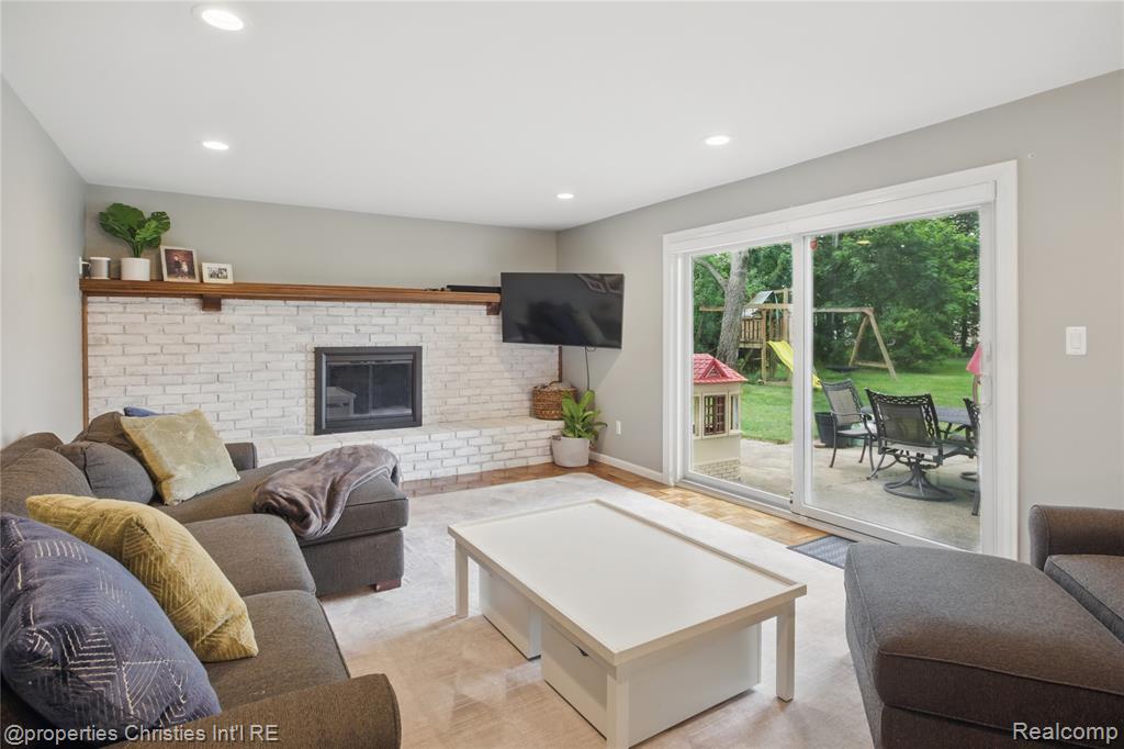6821 Tamerlane Drive, West Bloomfield, MI — Photo 11
