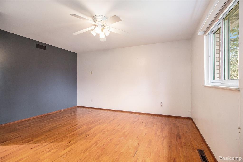 8912 MISSION Drive, Brighton, MI 48116 — Photo 7