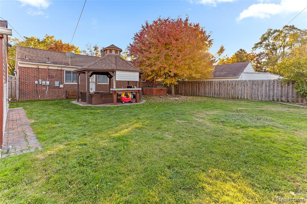8681 Whitefield Street, Dearborn Heights, MI 48127 — Photo 33