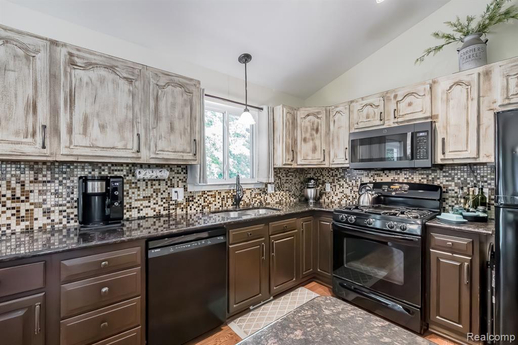8642 Thendara Boulevard, Clarkston, MI 48348 — Photo 12