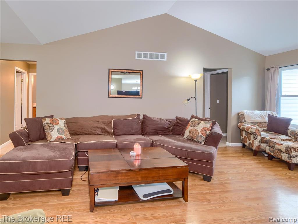 822 Alana Court, Davison, MI 48423 — Photo 9
