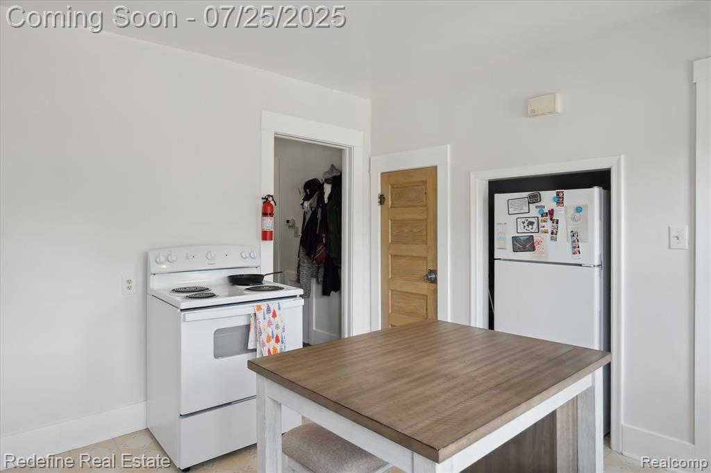 566 Poplar Street, Wyandotte, MI 48192 — Photo 12