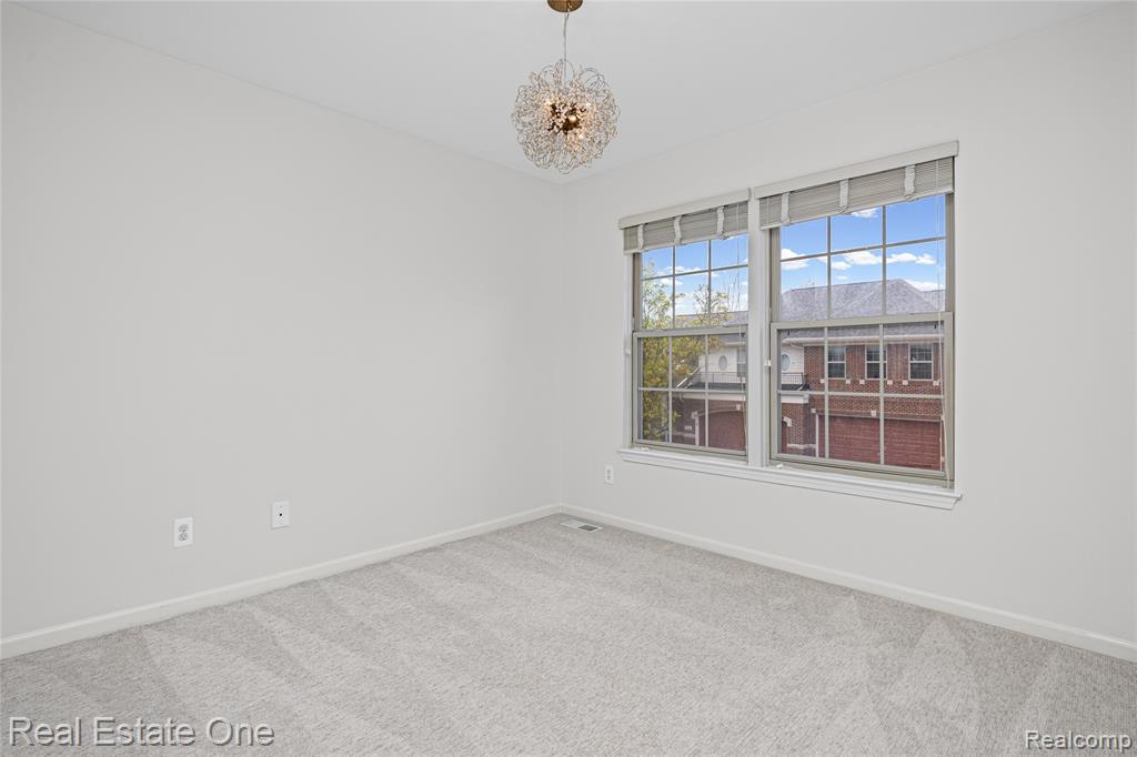 7382 Gateway Drive, West Bloomfield, MI — Photo 31