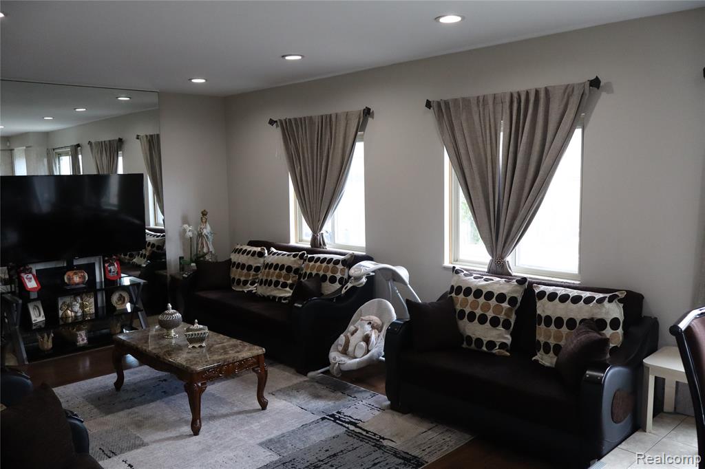 39552 Forbes Drive, Sterling Heights, MI 48310 — Photo 14