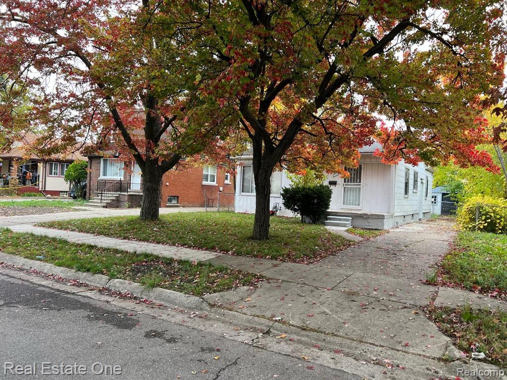 6046 ROSEMONT Avenue, Detroit, MI 48228 — front exterior
