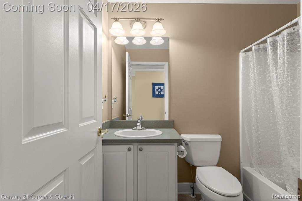 134 Legacy Park Circle, Dearborn Heights, MI 48127 — Photo 32