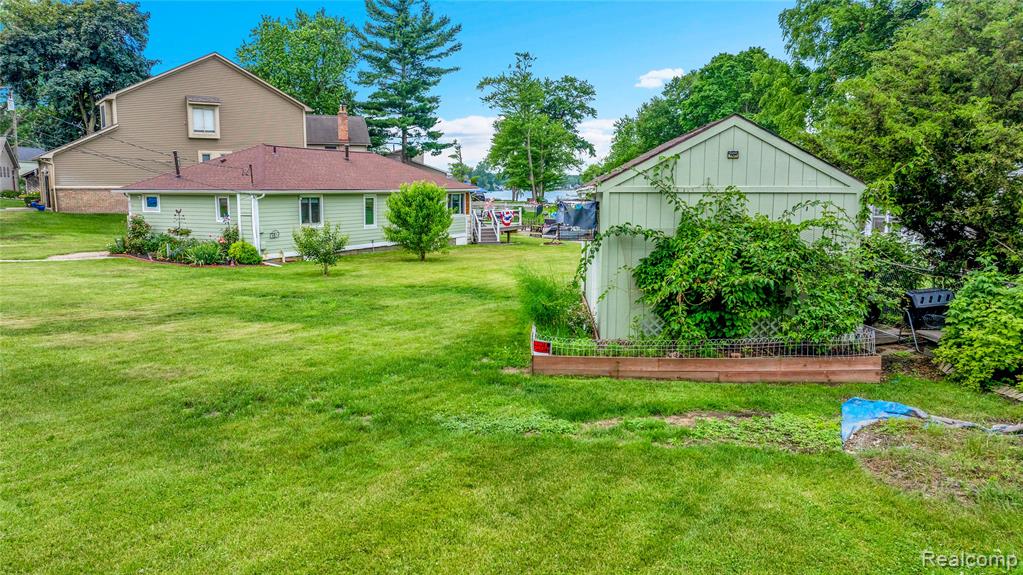 8320 Lagoon Street, Commerce Twp, MI 48382 — Photo 7