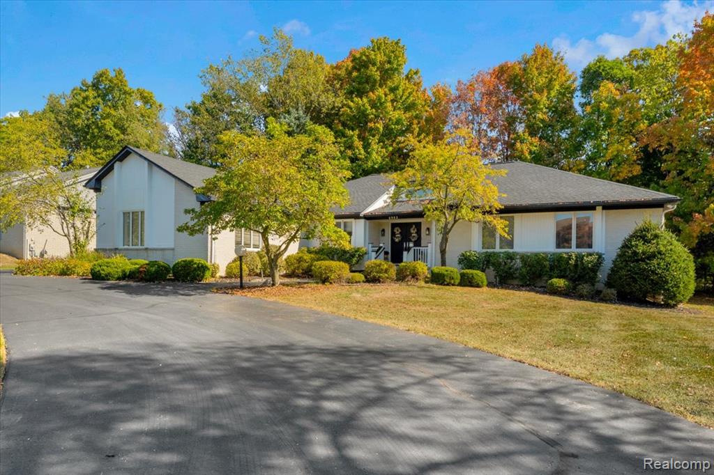 6983 Brookeshire Drive, West Bloomfield, MI — Photo 3
