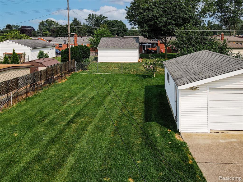 8949 Shannon Drive, Sterling Heights, MI 48314 — Photo 29