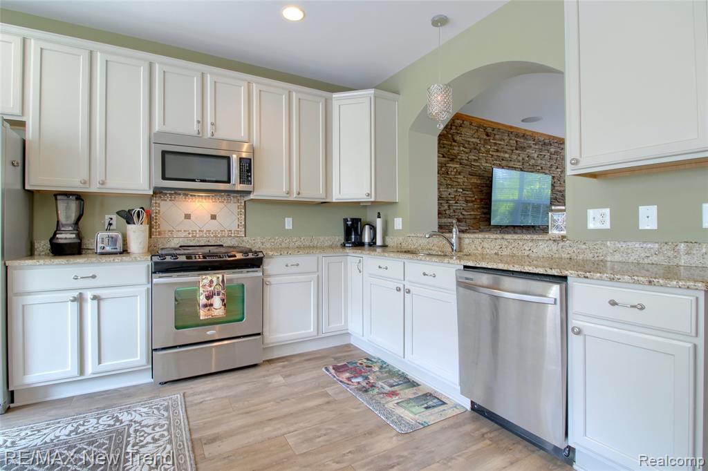 44509 Ellery Lane, Novi, MI 48377 — Photo 12