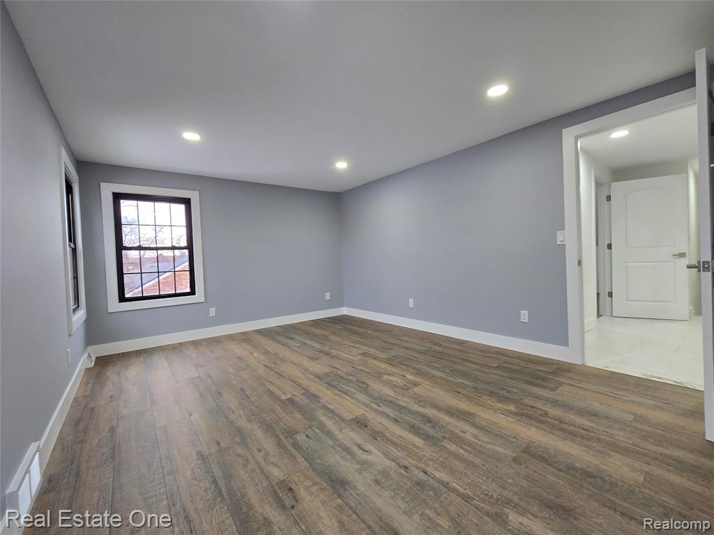 953 Kings Highway, Lincoln Park, MI 48146 — Photo 17