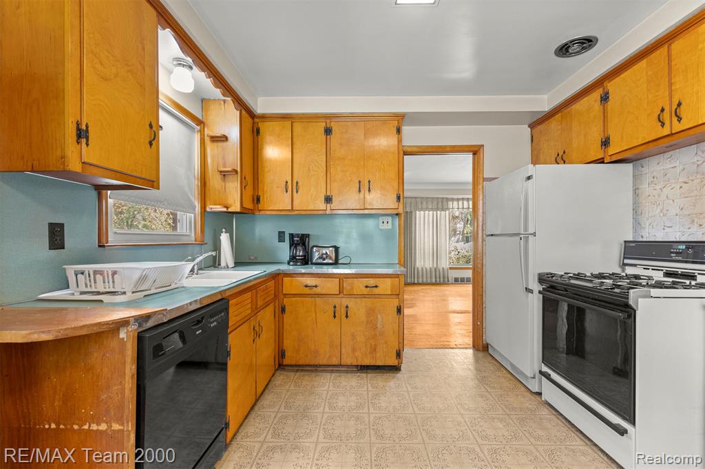 27143 Westland Road, Redford, MI 48240 — Photo 14