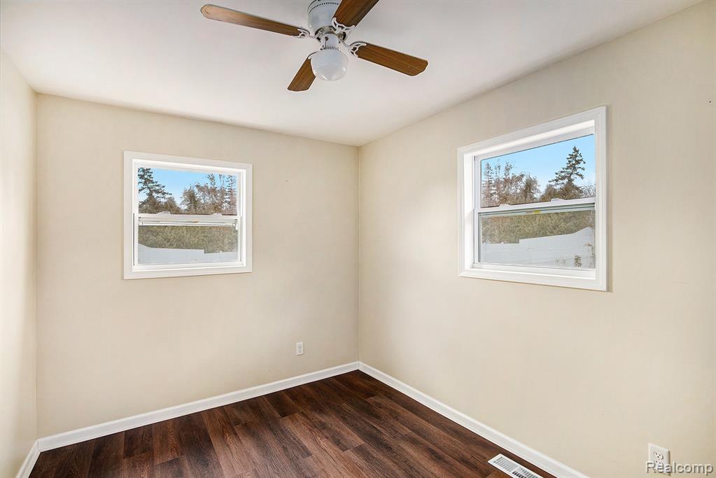 5111 Paro Drive, Flint, MI 48506 — Photo 8