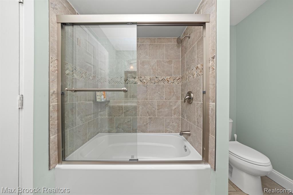 5547 MAPLE LEAF Court, West Bloomfield, MI — Photo 35