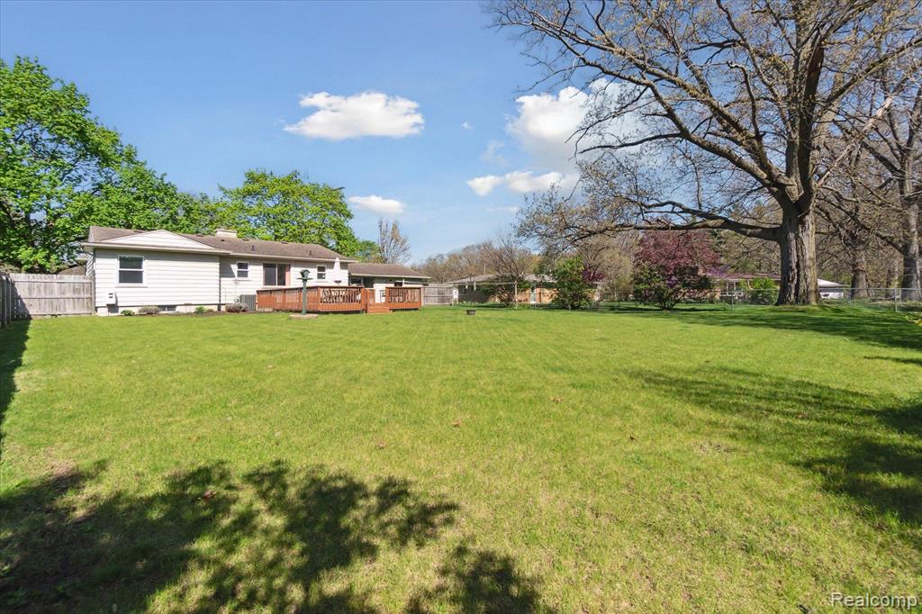 528 JAMES CONNIS Drive, Flushing, MI 48433 — Photo 37