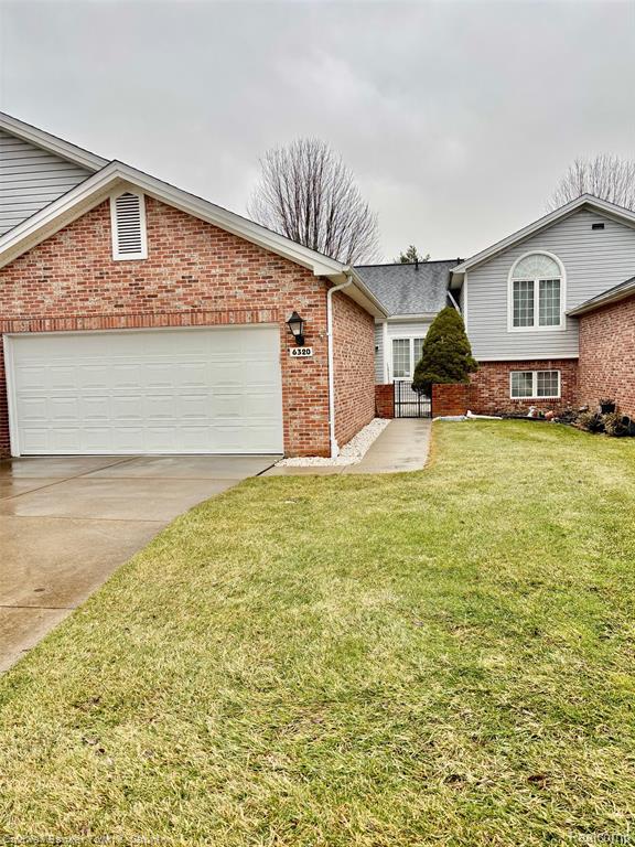 6320 Squire Lake Drive, Flushing, MI 48433