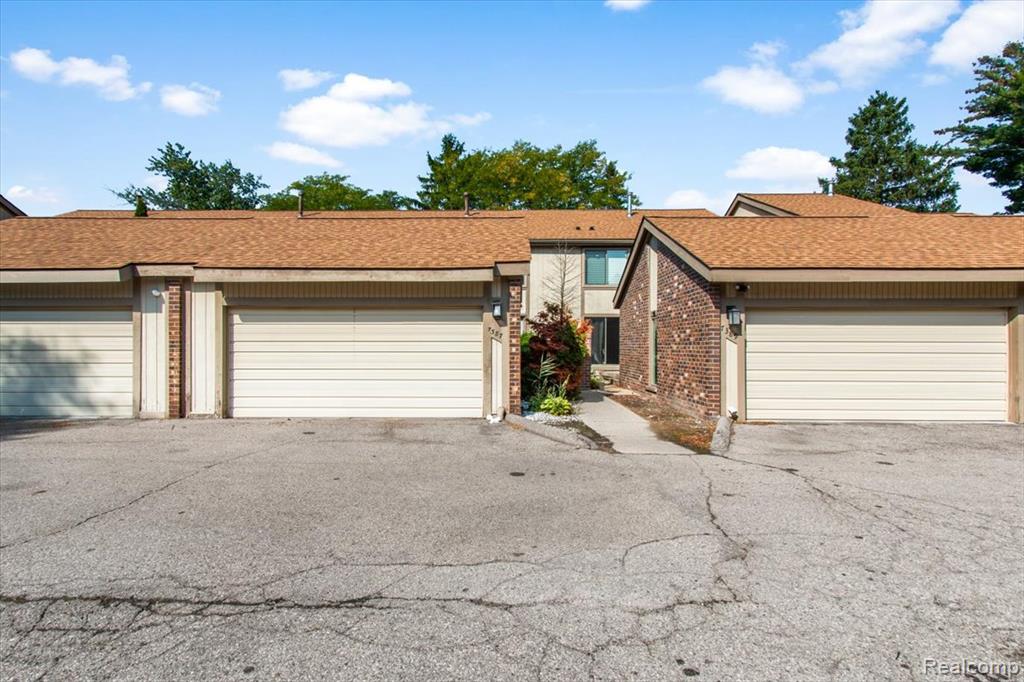 7387 Radcliff Drive, 47, West Bloomfield, MI