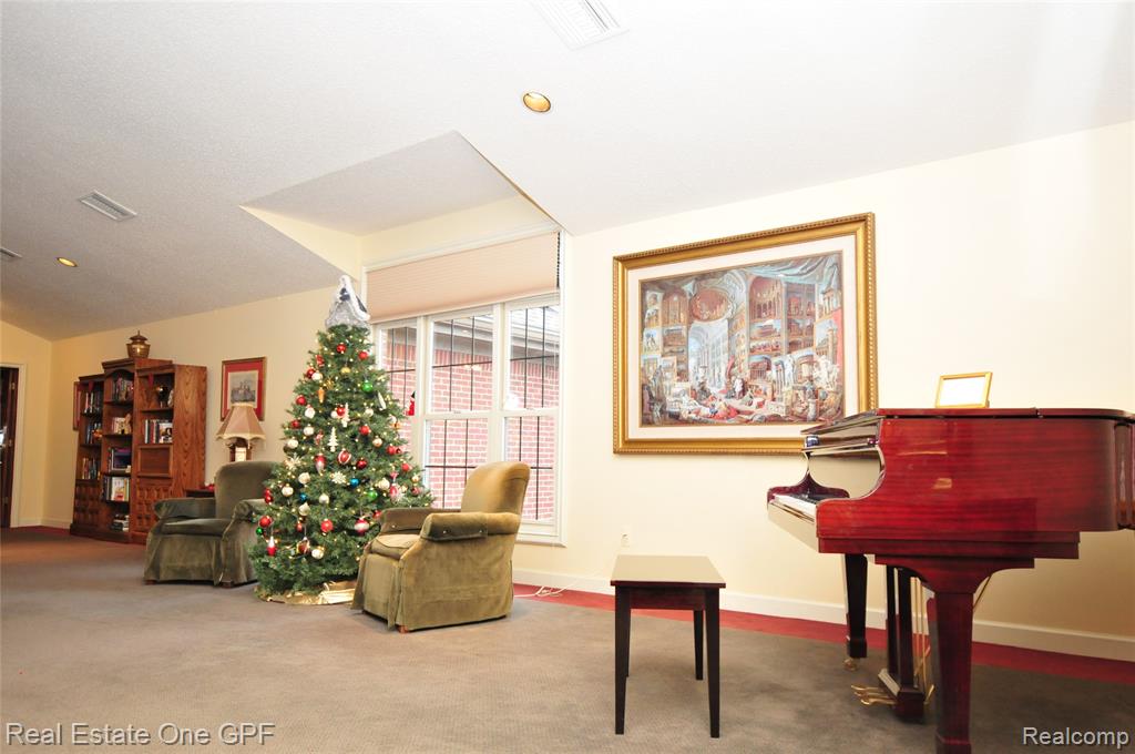 26 Pointe Park Place, 303, Grosse Pointe Park, MI 48230 — Photo 34
