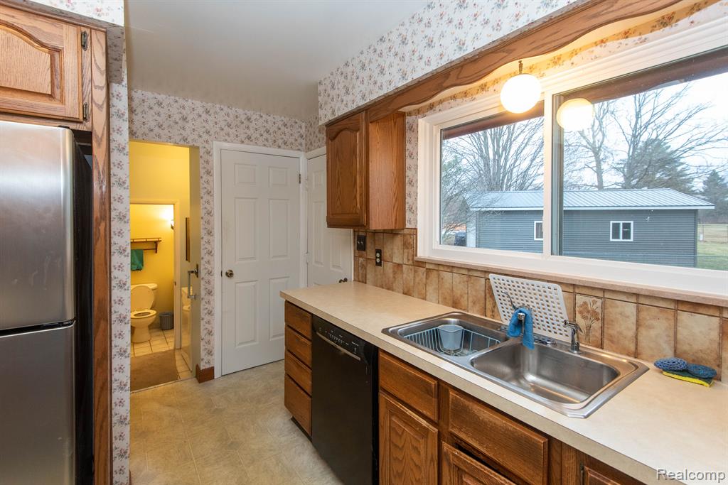 6226 GOLFVIEW Drive, Burton, MI 48509 — Photo 38