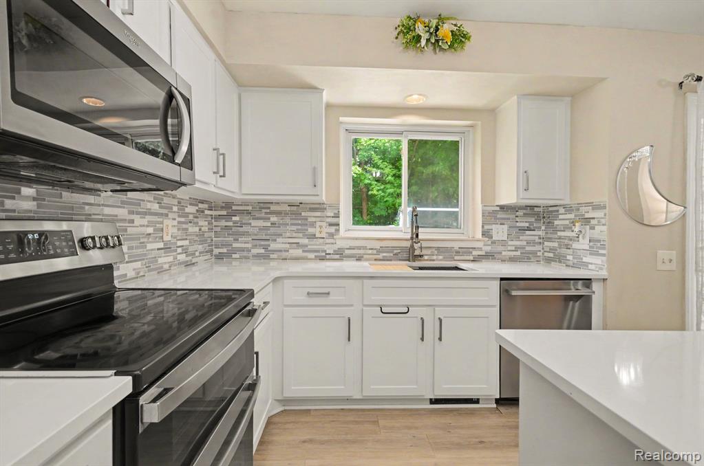 425 Thornridge Court, Rochester Hills, MI 48307 — Photo 6