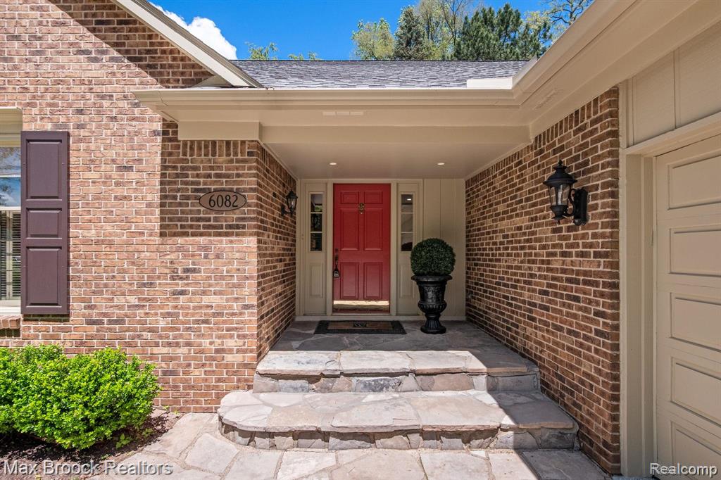 6082 N Shore Drive, West Bloomfield, MI 48324 — Photo 3