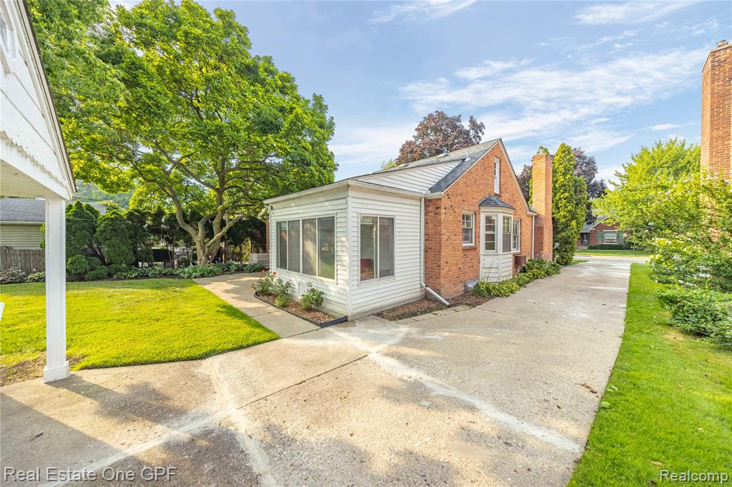 438 Colonial Court, Grosse Pointe Farms, MI 48236 — Photo 33