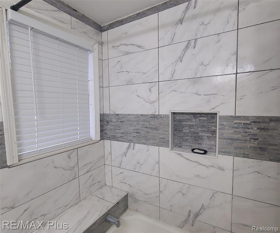 1062 Tremont Avenue, Flint, MI 48505 — Photo 15