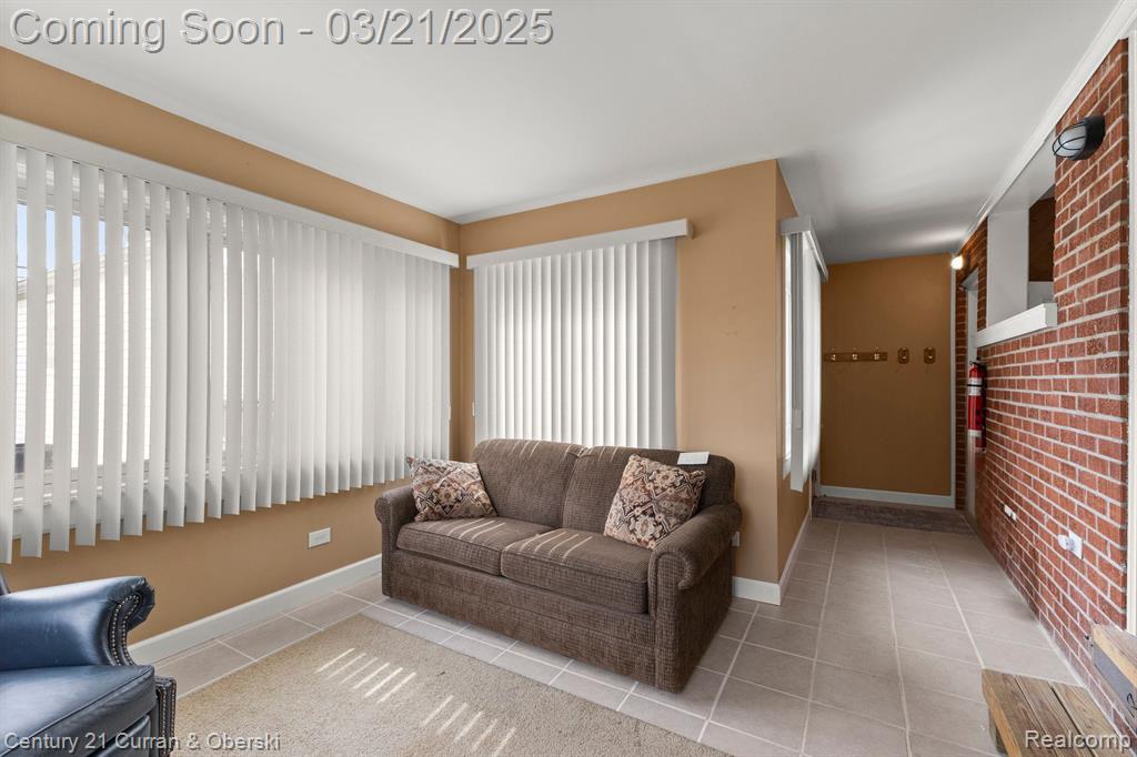 7484 N CHARLESWORTH Street, Dearborn Heights, MI 48127 — Photo 18