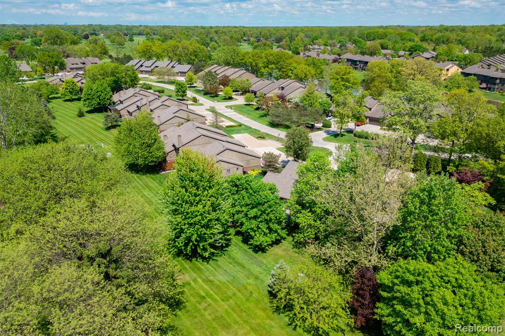 9854 HAWTHORNE GLEN Drive, Grosse Ile, MI 48138 — Photo 32