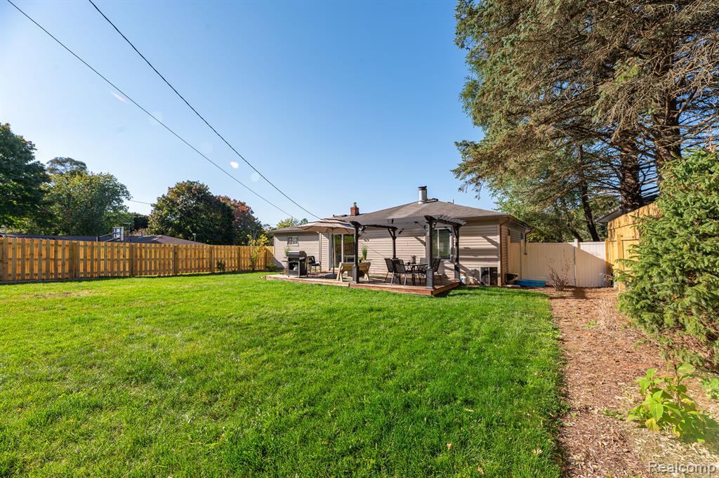 6665 LAURELTON, Clarkston, MI — Photo 42