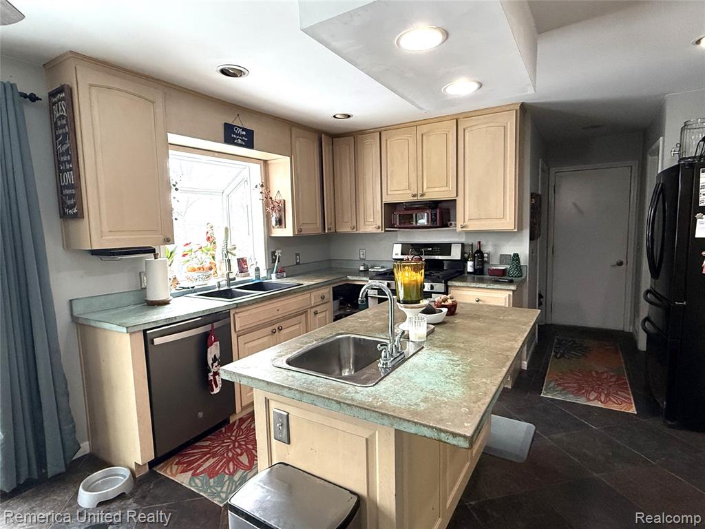 4781 Canyon Oaks Drive, Brighton, MI 48114 — Photo 7