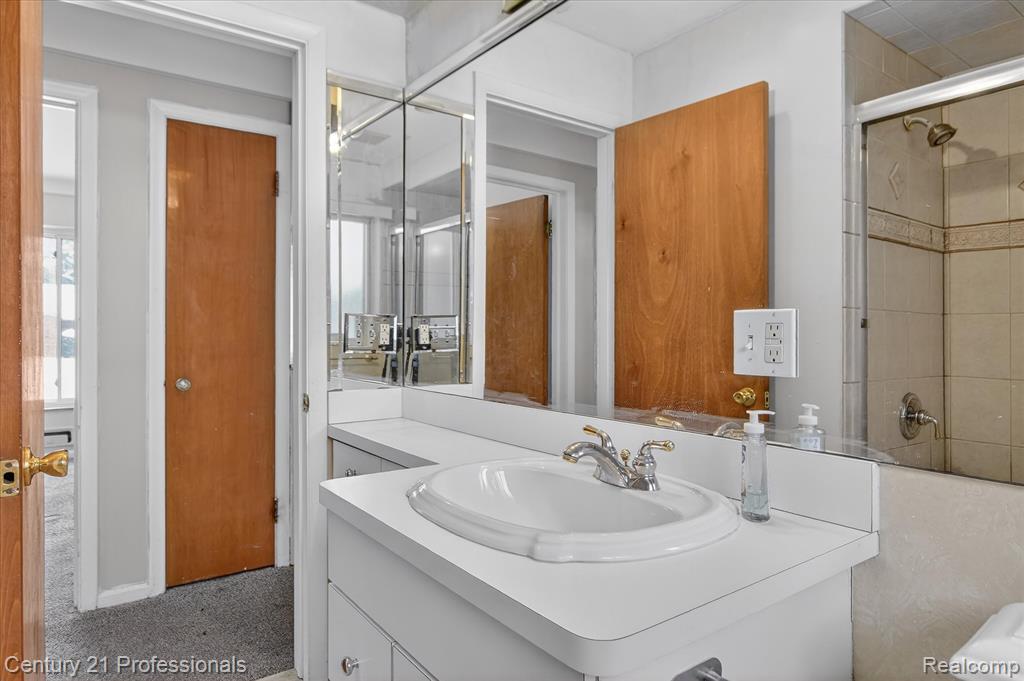 16786 Sprenger Avenue, Eastpointe, MI, 48021