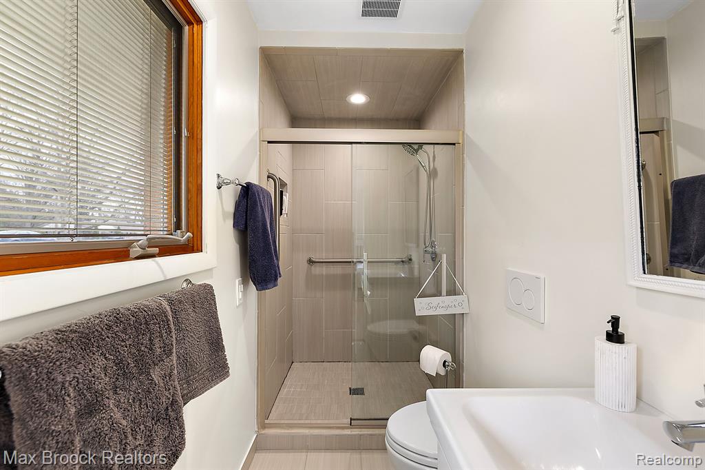 6606 VACHON Court, Bloomfield Hills, MI 48301 — Photo 15