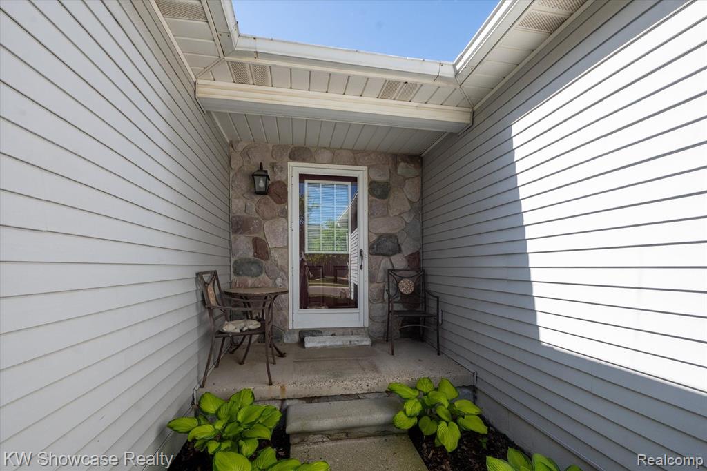 730 CHALLENGING Trail, South Lyon, MI 48178 — Photo 5