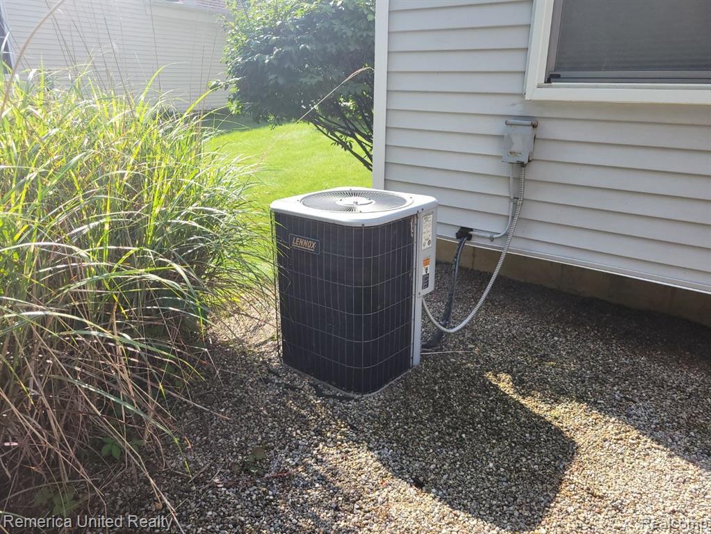 971 RIKKI ANN, Wixom, MI 48393 — Photo 29