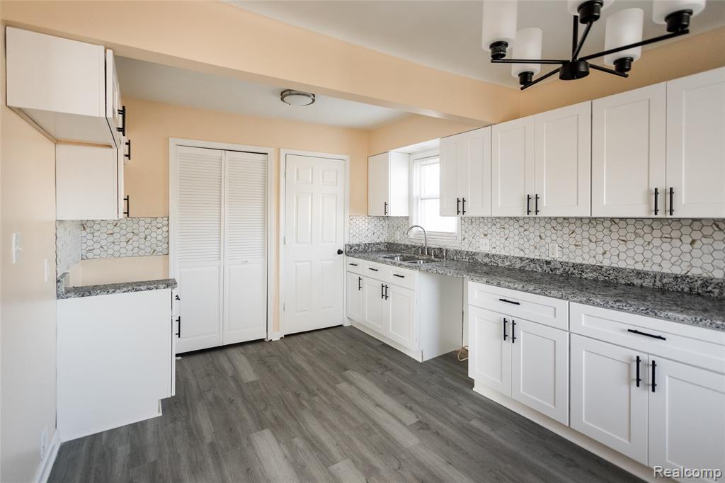 19100 Kingsville Street, Harper Woods, MI 48225 — Photo 4