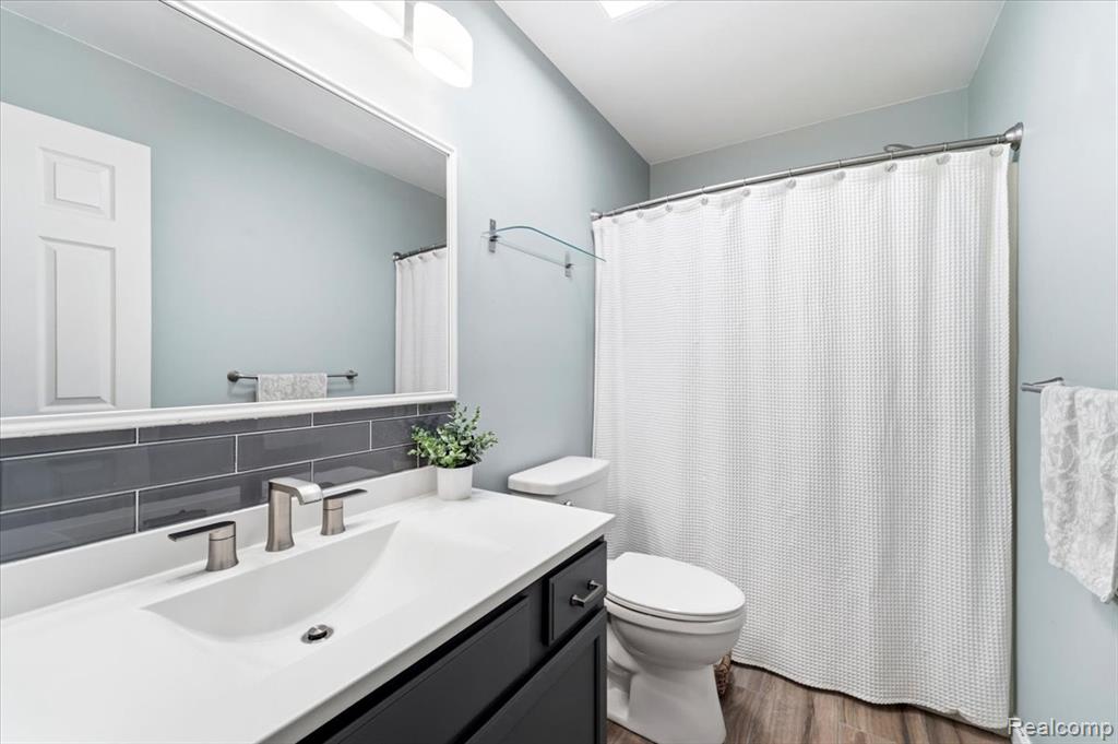 422 Robert Court, Auburn Hills, MI 48326 — Photo 8
