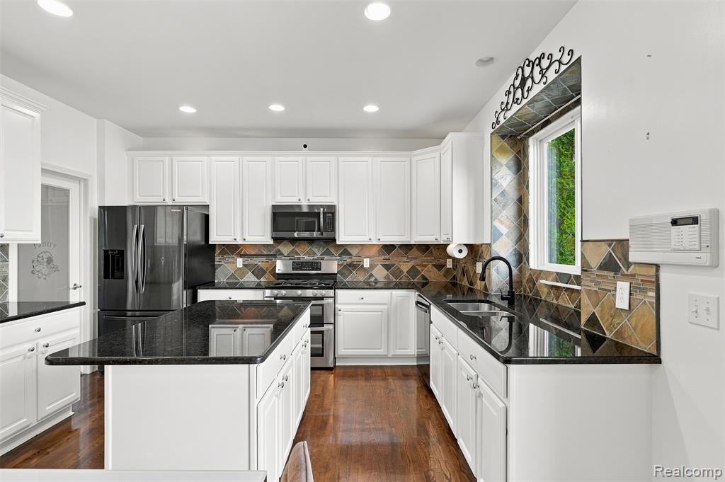 49894 Bloomsbury Lane, Macomb, MI 48044 — Photo 11