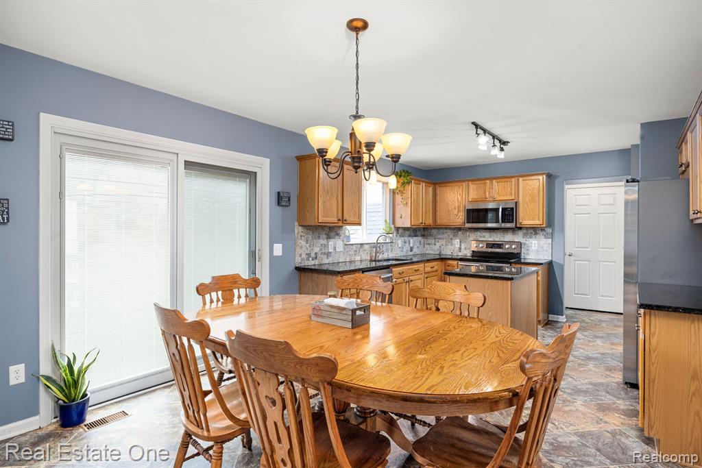 7737 TURRILLIUM Lane, Waterford, MI 48327 — Photo 9