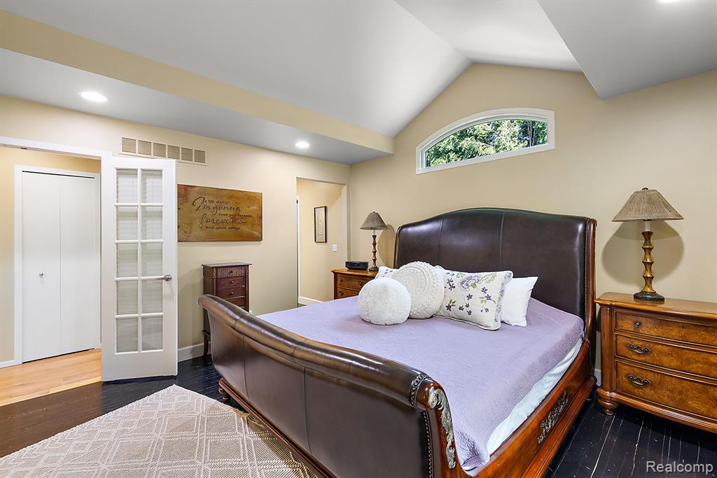 733 LONGFORD Drive, Rochester Hills, MI 48309 — Photo 33