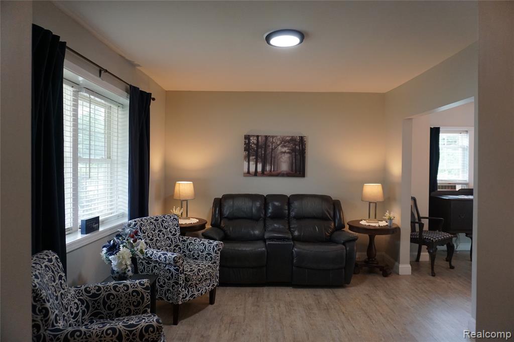 955 N Chevrolet Avenue, Flint, MI 48504 — Photo 8