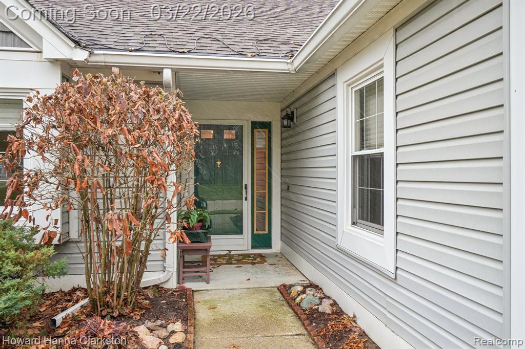 6819 Fox Lane, Waterford, MI 48327 — front exterior