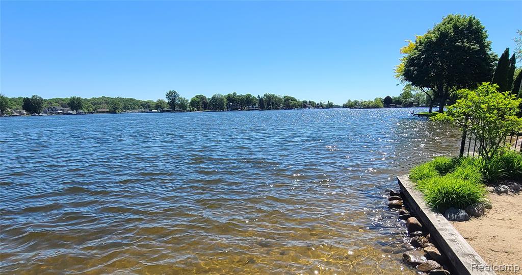 9568 Buckingham Street, White Lake, MI — Photo 39