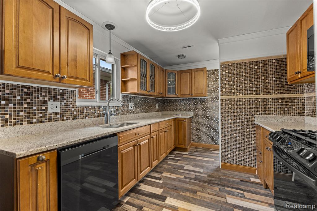 6151 Robindale Avenue, Dearborn Heights, MI 48127 — Photo 16