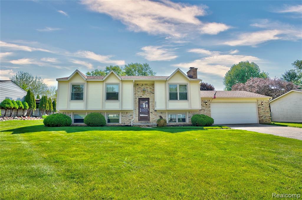 6059 Stockbridge Commons Trail, Grand Blanc, MI 48439 — Photo 47